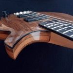 Basse électrique en Noyer, Poirier, Erable « STEPINHUT » Nico Dayet Luthier