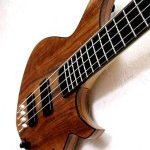 Basse électrique en Orme, Poirier, Erable manche Ebène Micro Delano « (…)