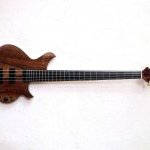 Basse électrique en Noyer « STEPINHUT » Nico Dayet Luthier